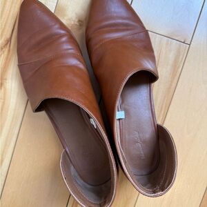 Universal Thread Tan Leather Flats